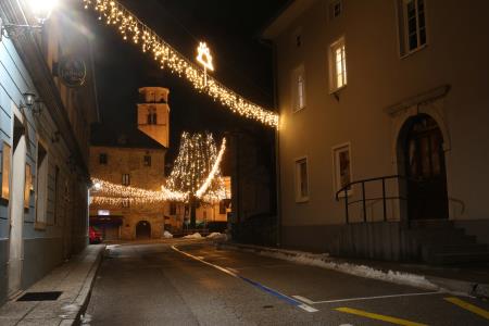 CERKNICA PRAZNIČNE LUČI 05 FOTO LJUBO VUKELIČ